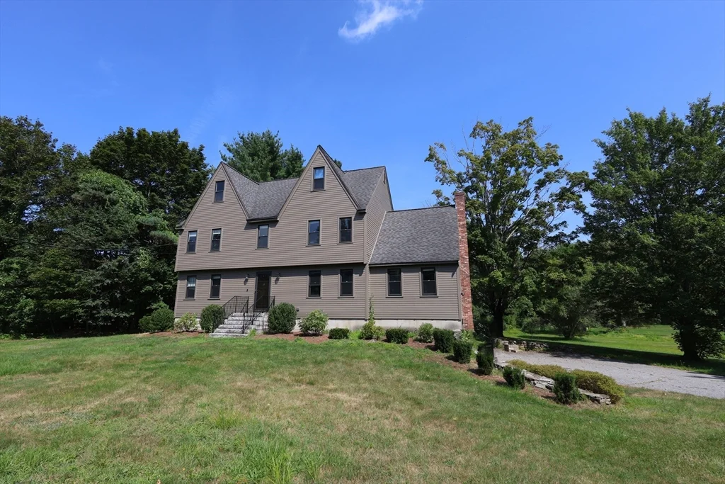 17 Fairview Dr, Westford