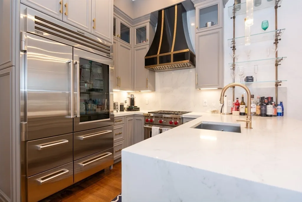 288 Commonwealth Ave, Back Bay