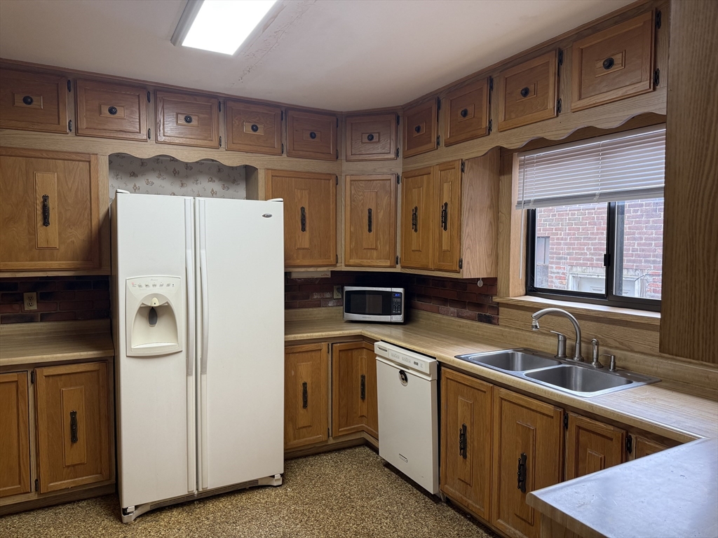 195 Millbury St, Worcester