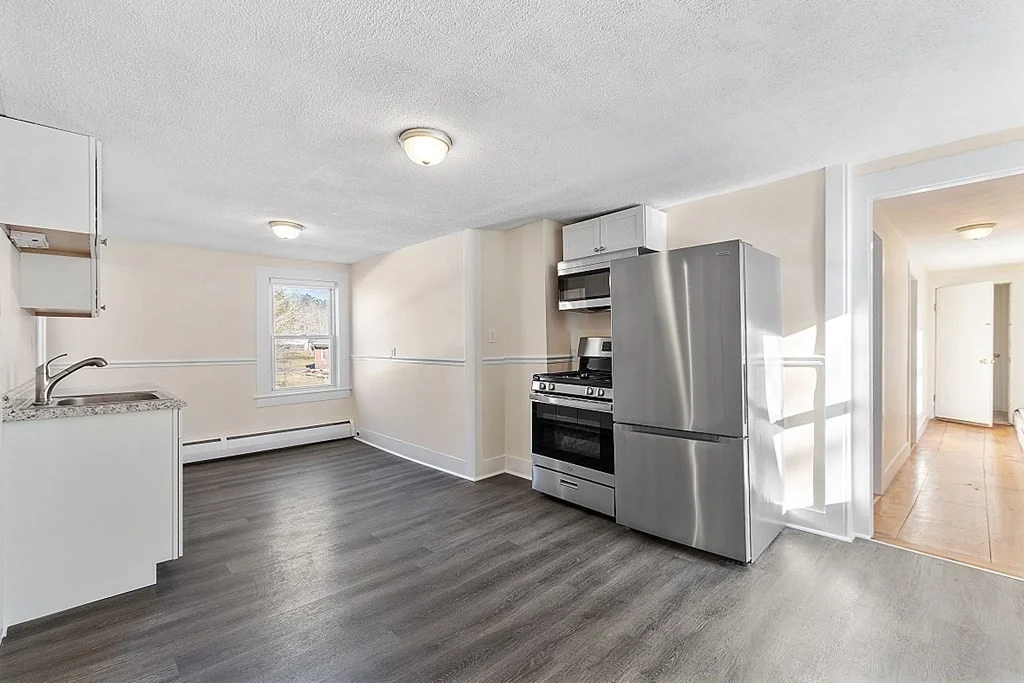 8 Main St, Pepperell