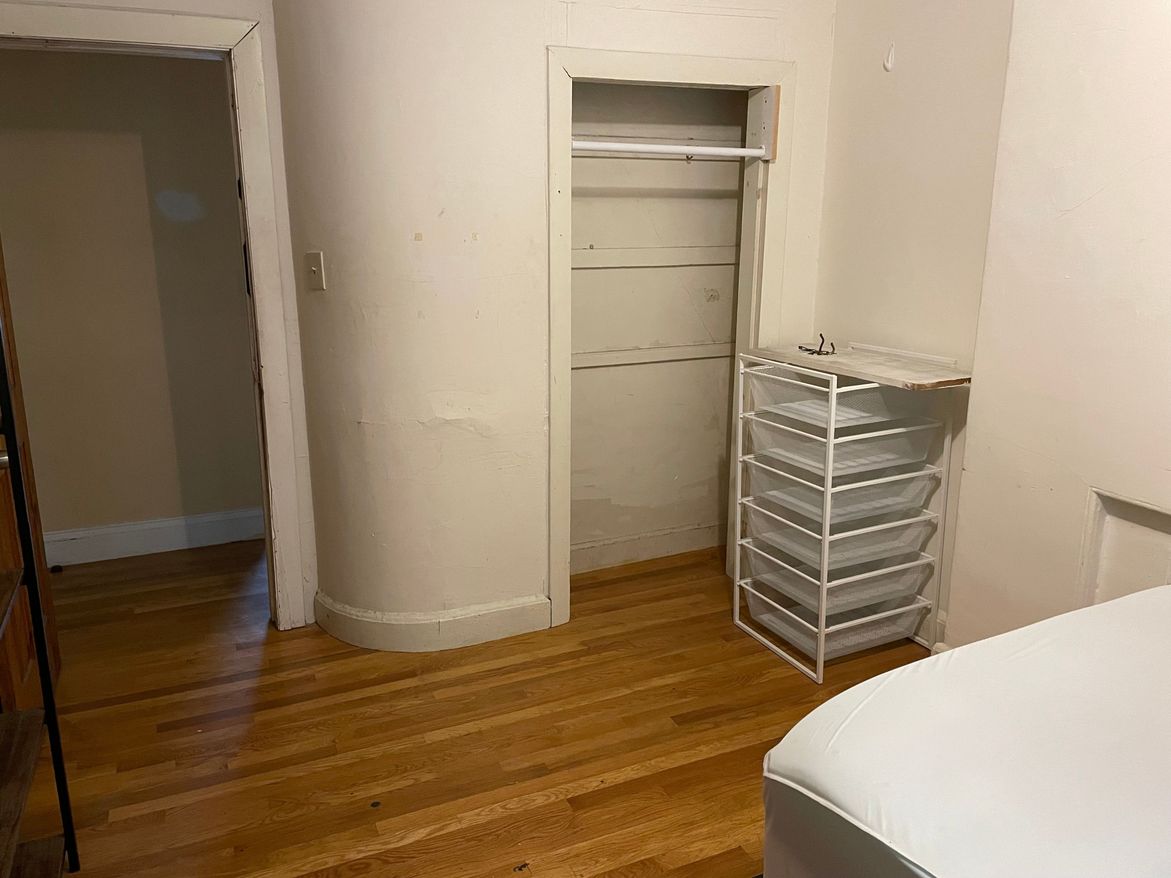 688 Parker St, Mission Hill