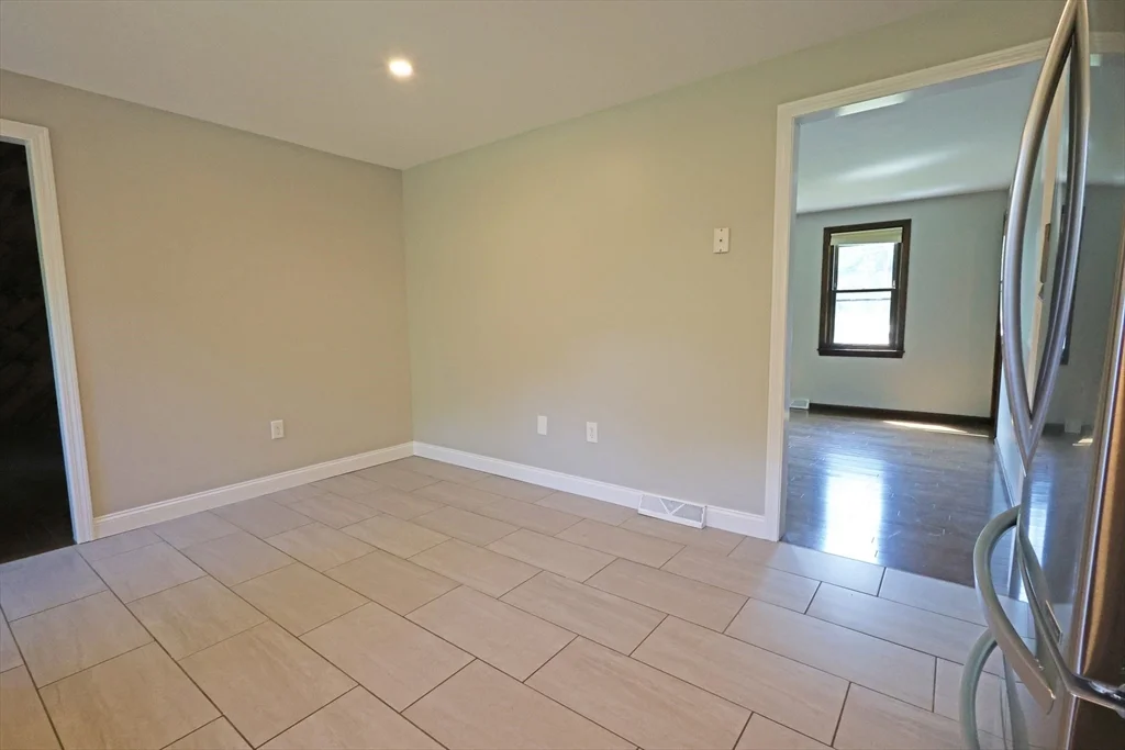 17 Fairview Dr, Westford