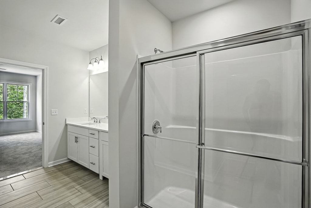 4 Winslow Ln, Grafton