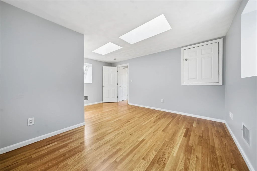 184 Park St, North Reading