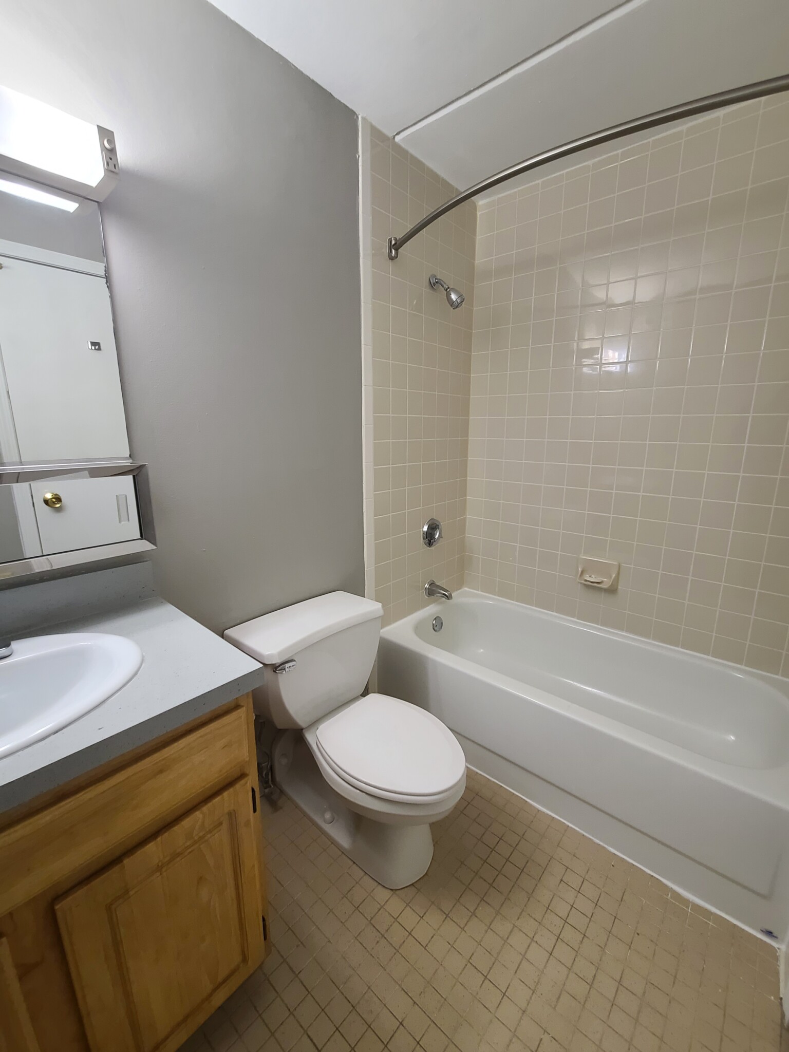 1 South Point Dr, Dorchester