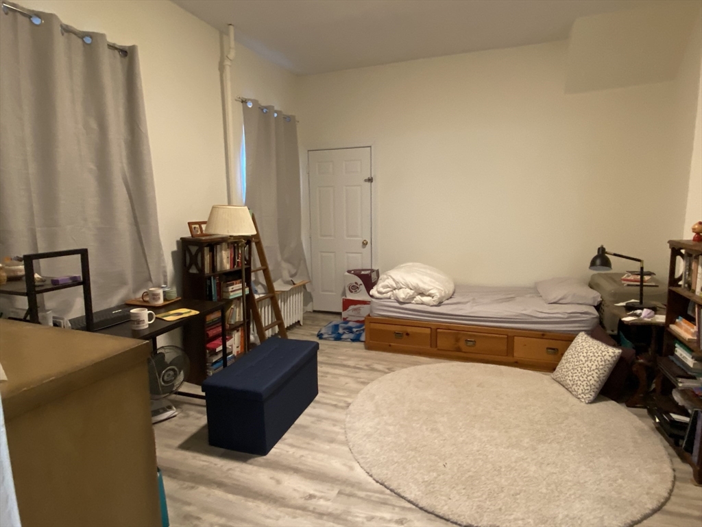 48 Highland Ave, Prospect Hill