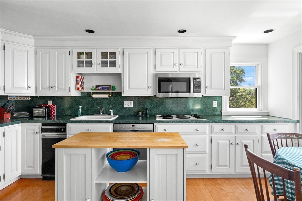 37 Marmion Way, Rockport