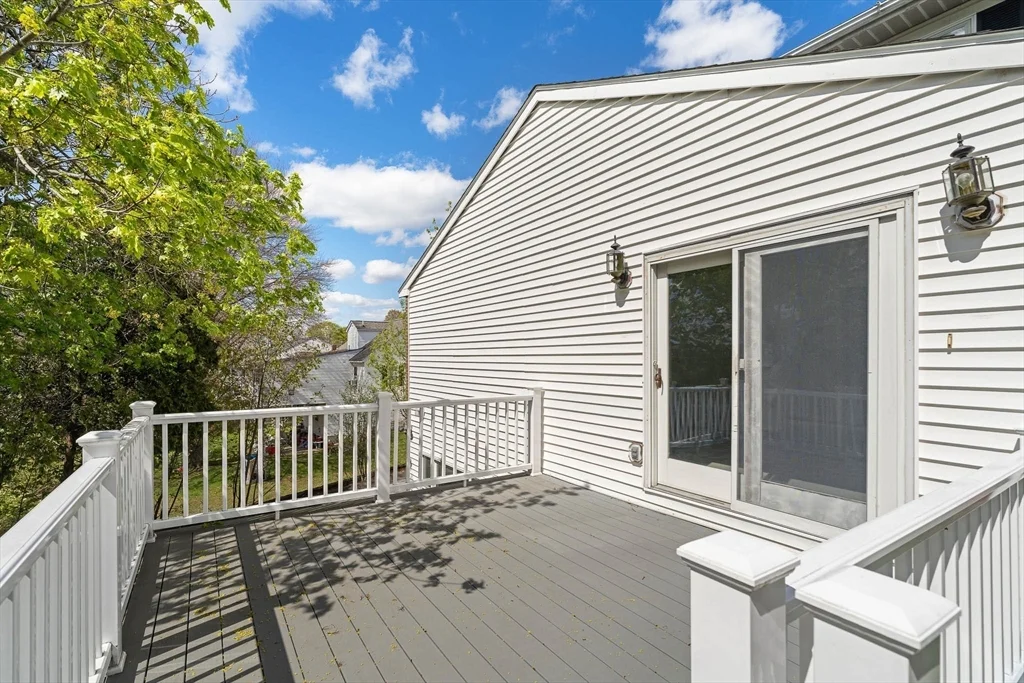 99 Garfield Ave, Woburn
