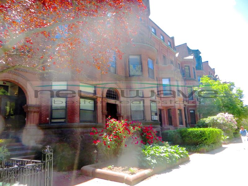 206 Commonwealth Ave, Back Bay