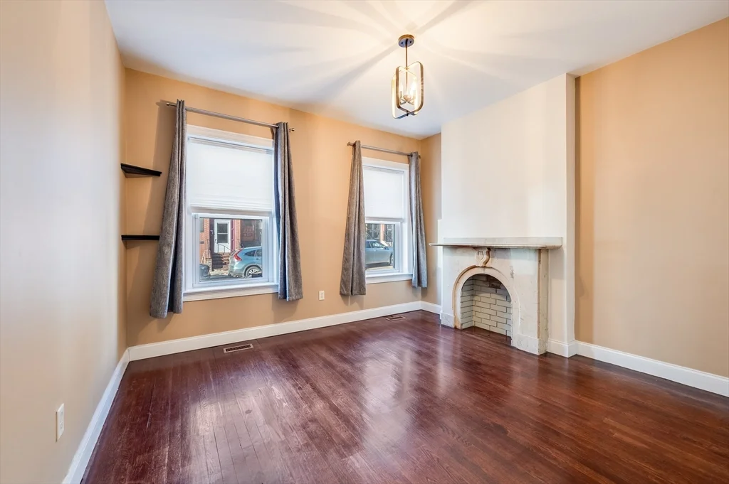 110 N St, South Boston