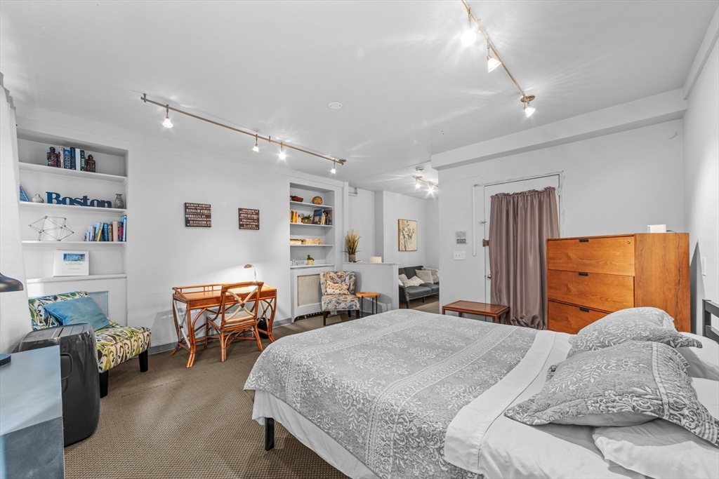 49 Charles St, Beacon Hill