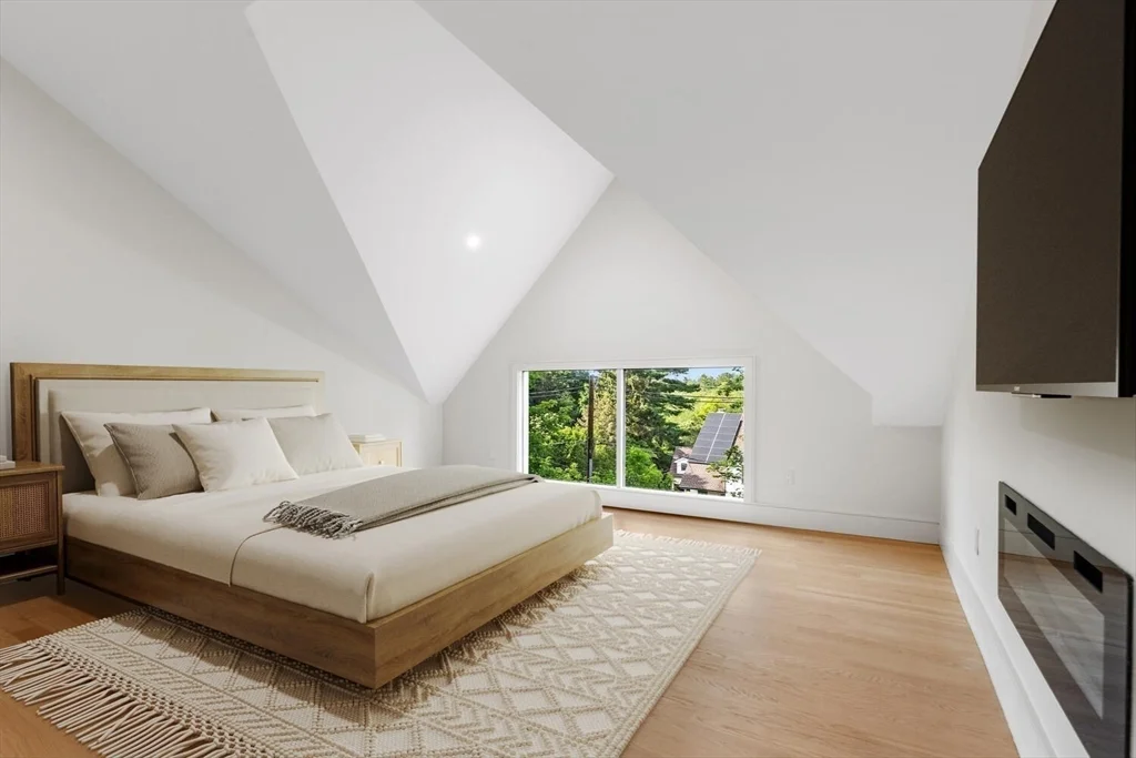 58 Chestnut St, Lynnfield