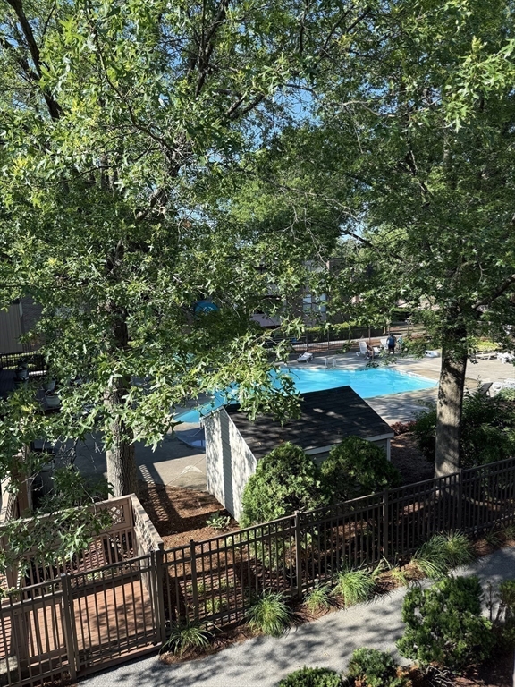 70 Shrewsbury Green Dr, Shrewsbury