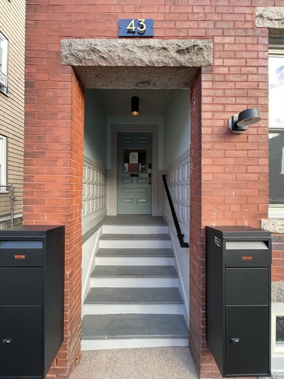 43 Saxton, Dorchester