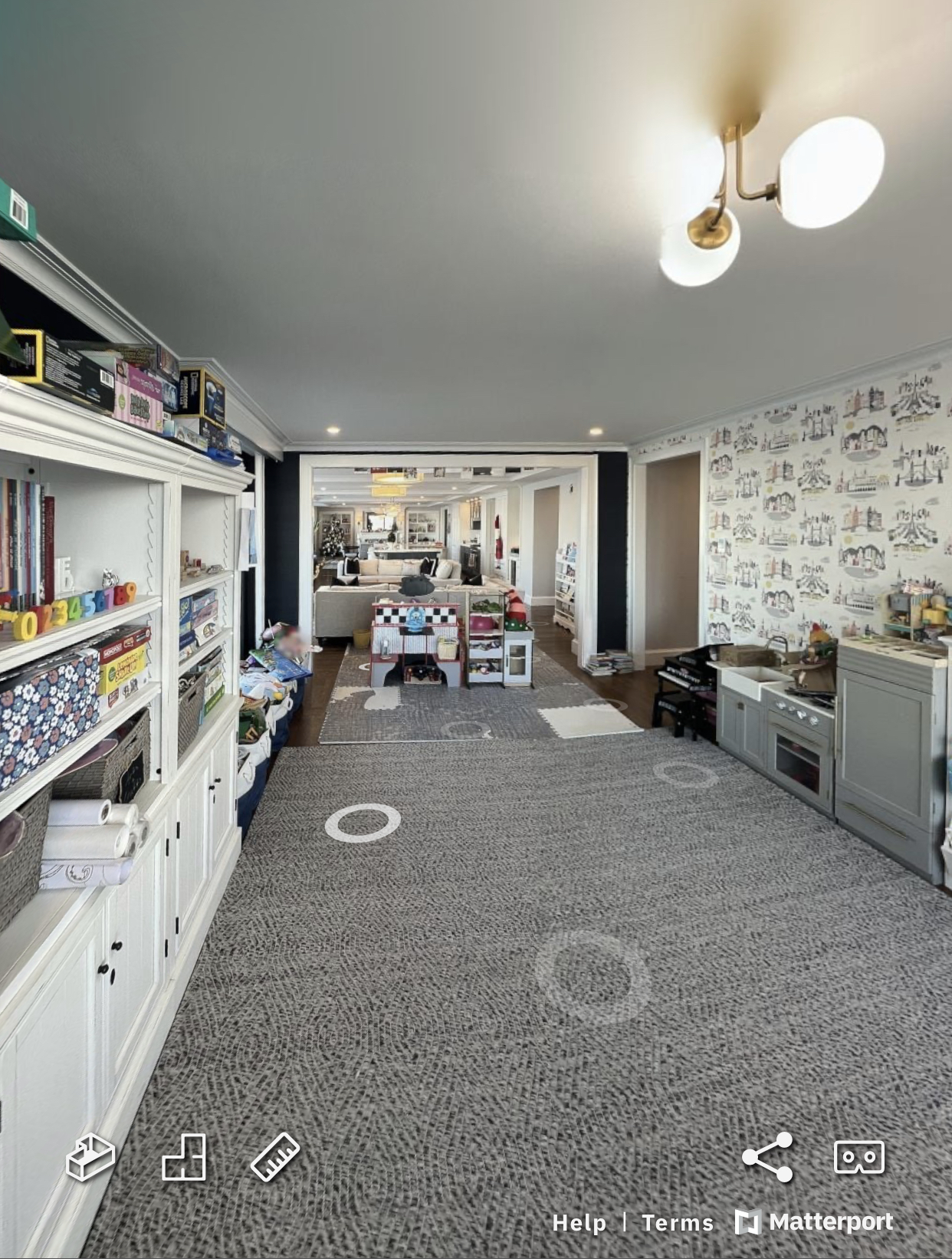 85 East India Row, Downtown