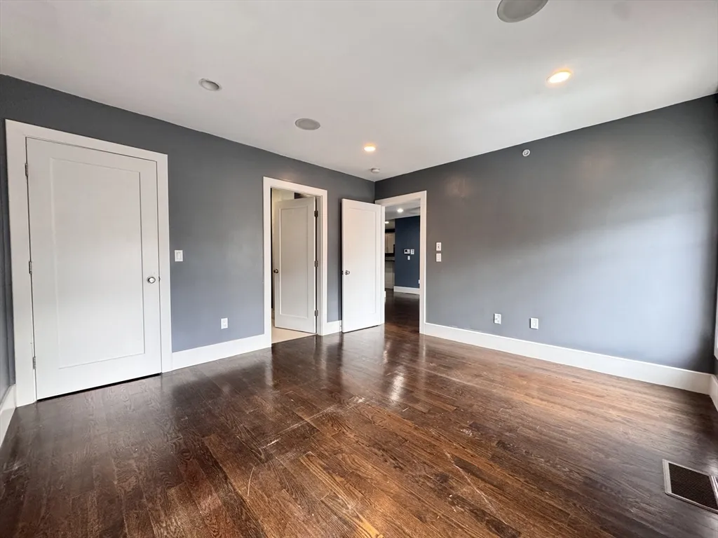 12 Mohawk St, South Boston