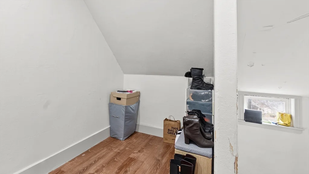 6 Crescent St, Whitinsville