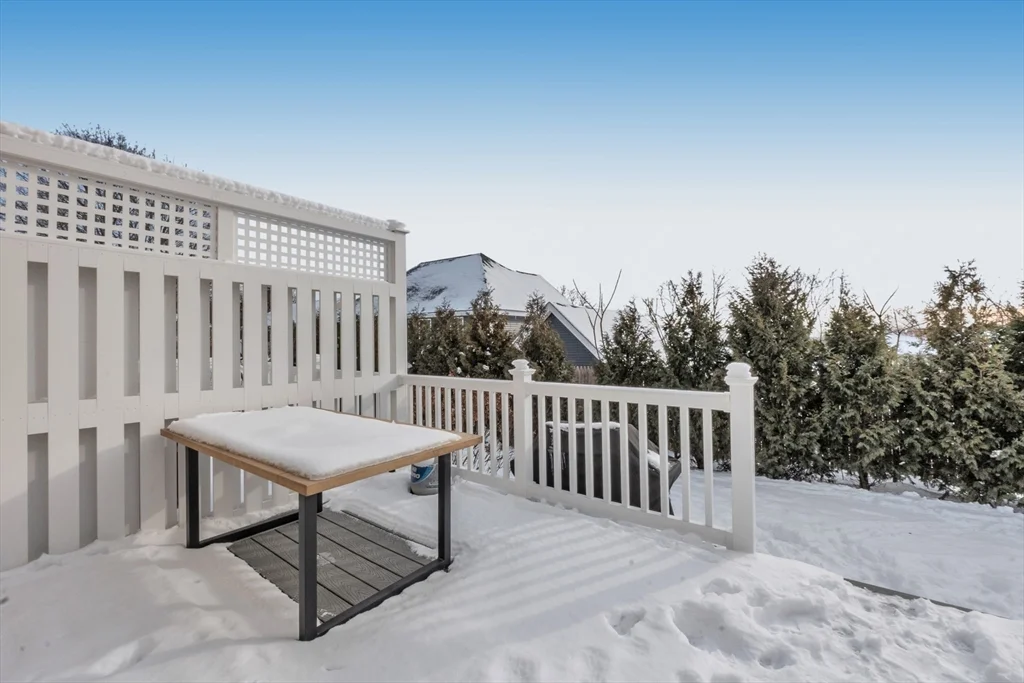 18 Merlin Ct, Tatnuck