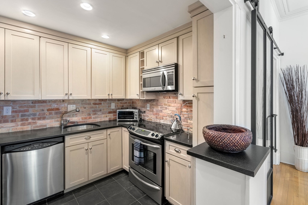 30 Hancock St, Beacon Hill