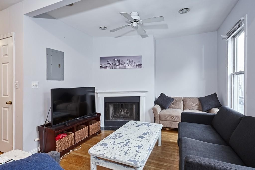 86 W 3rd St, South Boston