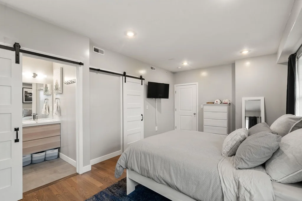 47 Sargent St, Roxbury