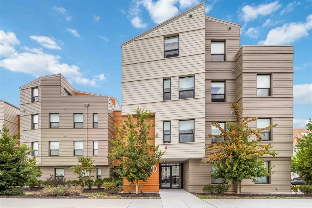 90 Antwerp St, Allston