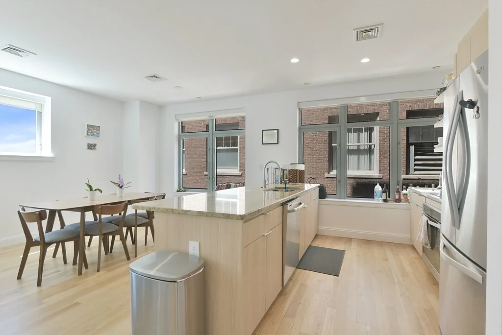 425 Boylston St, Back Bay