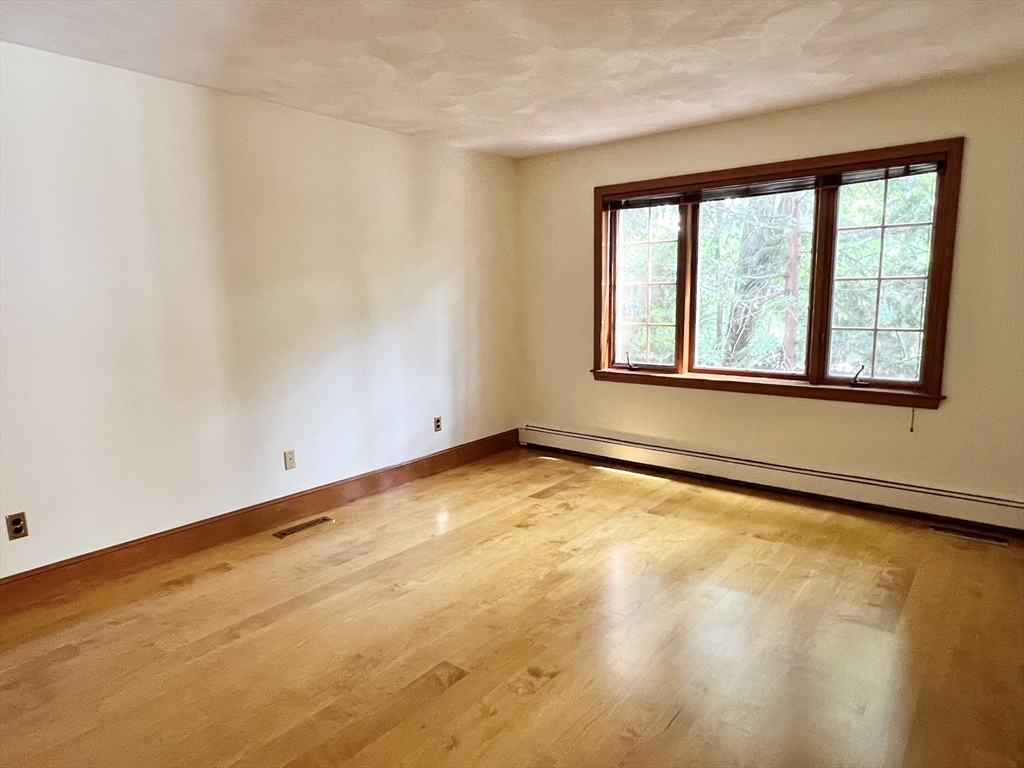 177 R Faneuil St, Oak Square