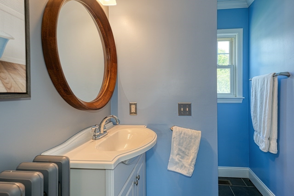 85 Roosevelt Rd, Medford