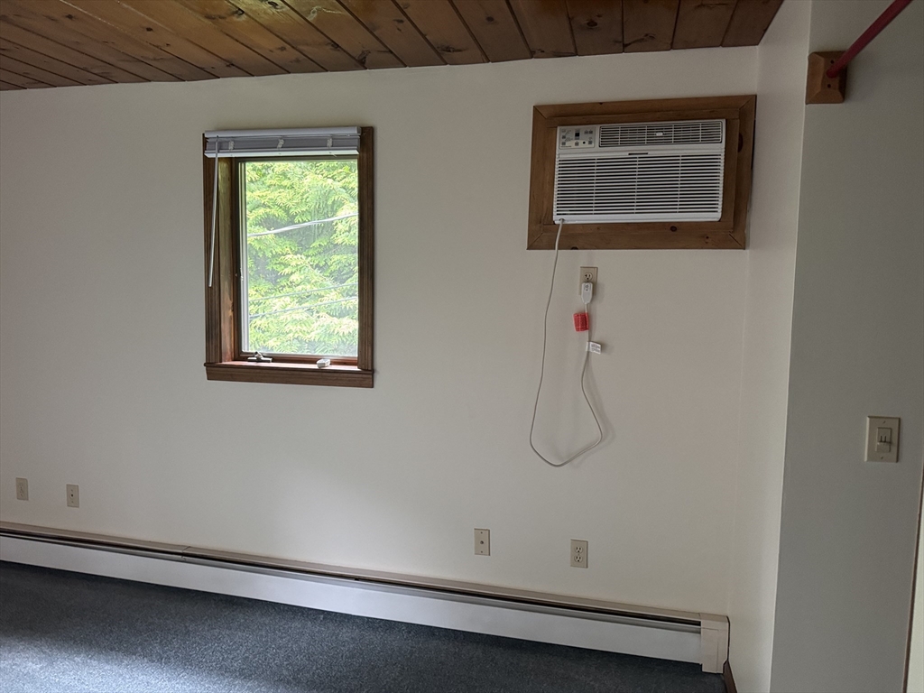 271 Wanoosnoc Rd, Fitchburg