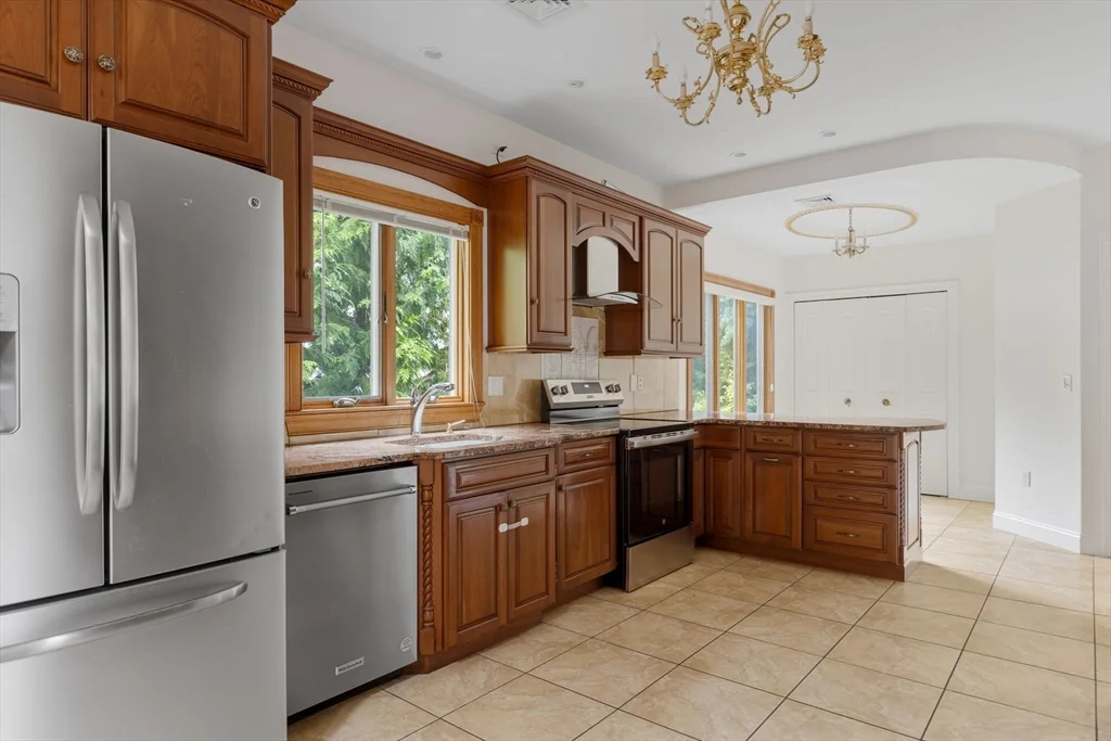 24 Carthay Cir, Newton Highlands