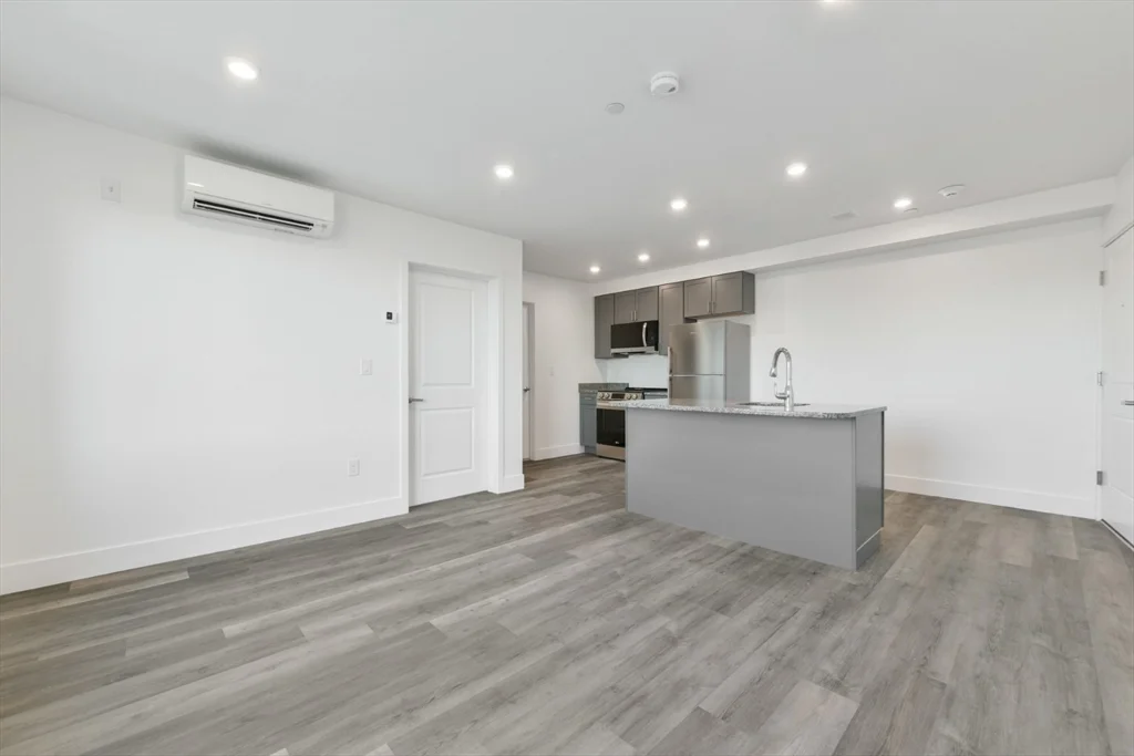 585 Essex St, Lynn