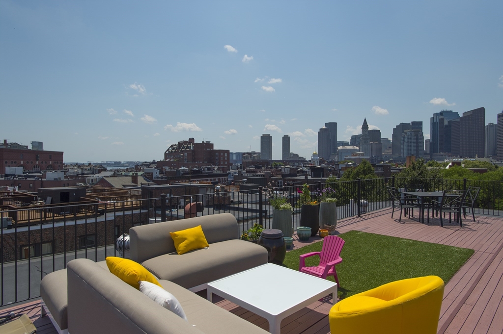 440 Commercial St, Waterfront