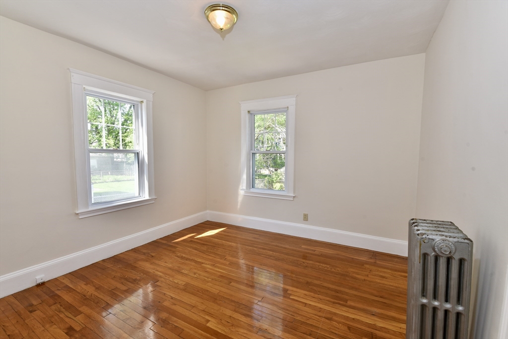 7 Charme, Roslindale