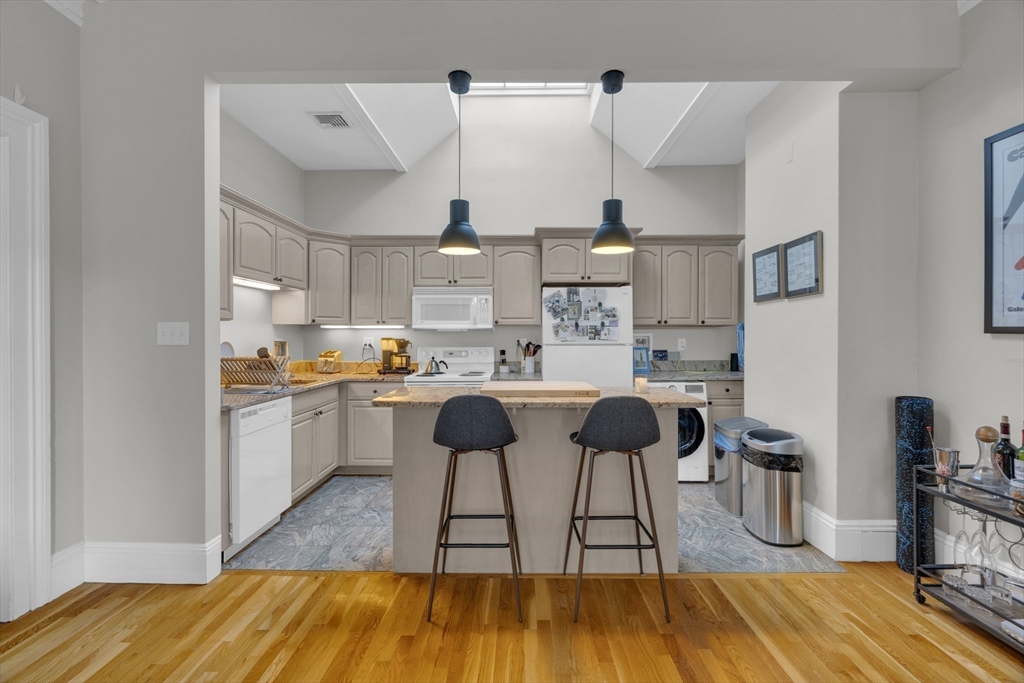 75 Newbury St, Back Bay