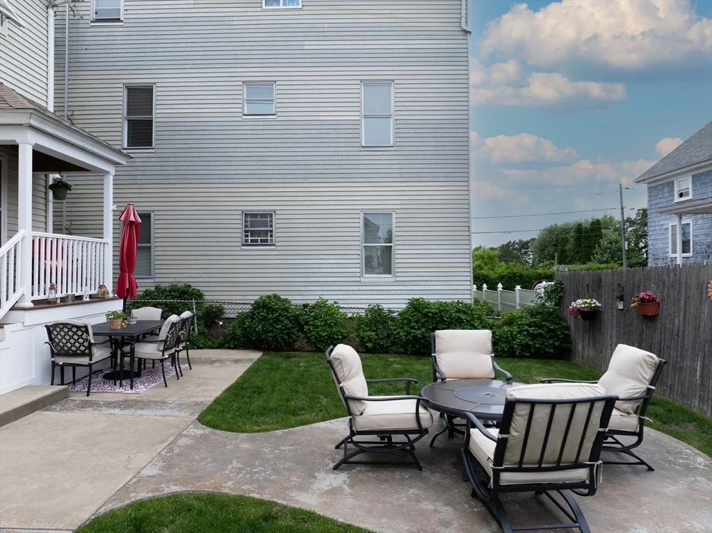 522 Slade T, Fall River