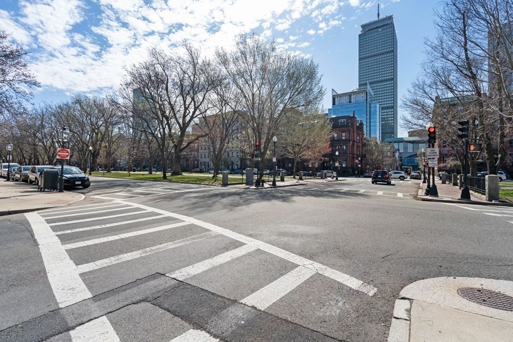 14 Gloucester St, Back Bay