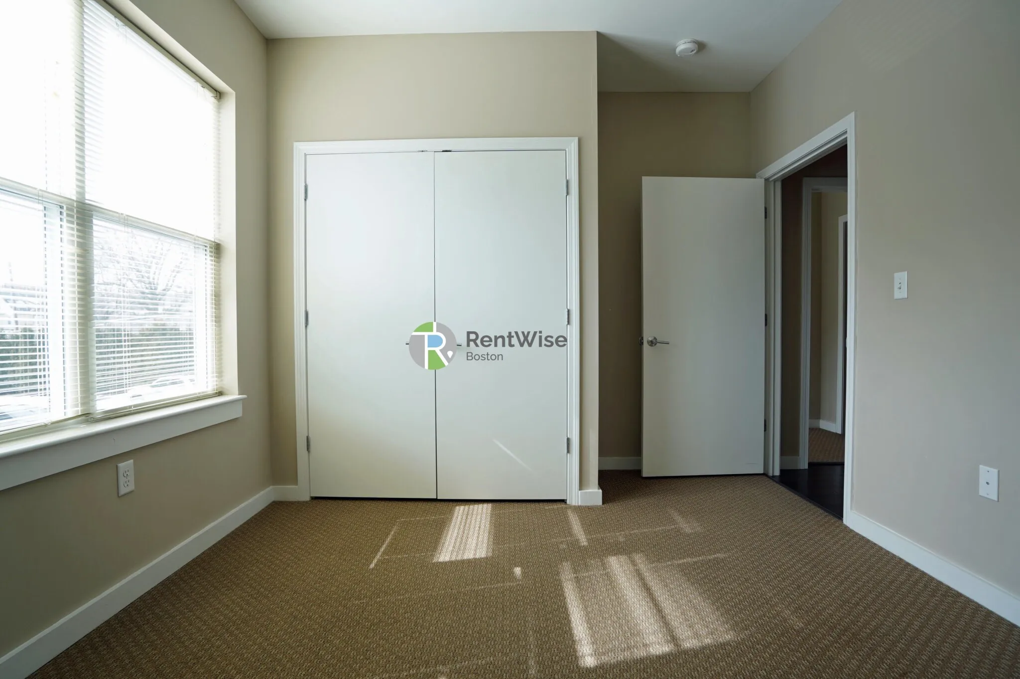 625 Mcgrath Highway, East Somerville