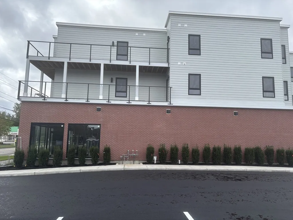 1391 Main St, Walpole