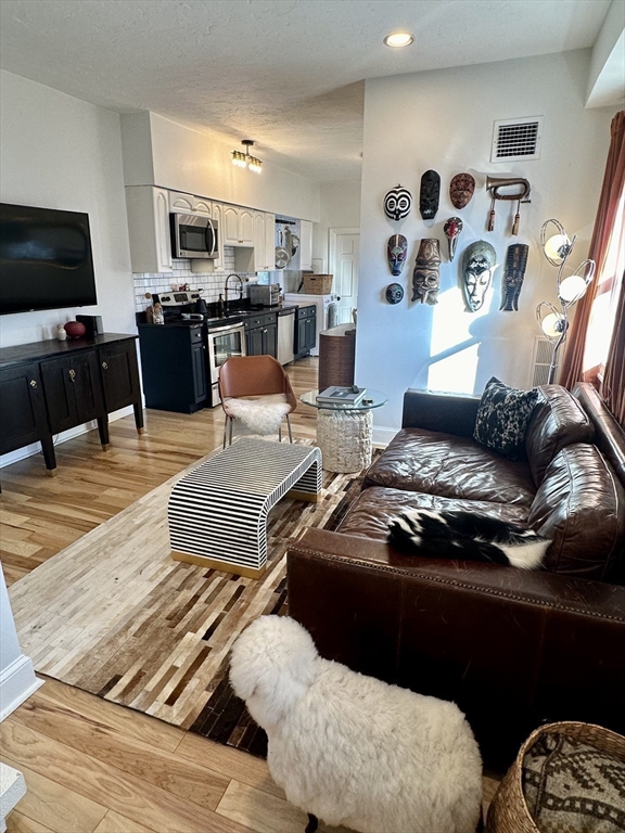 48 Mercer St, South Boston