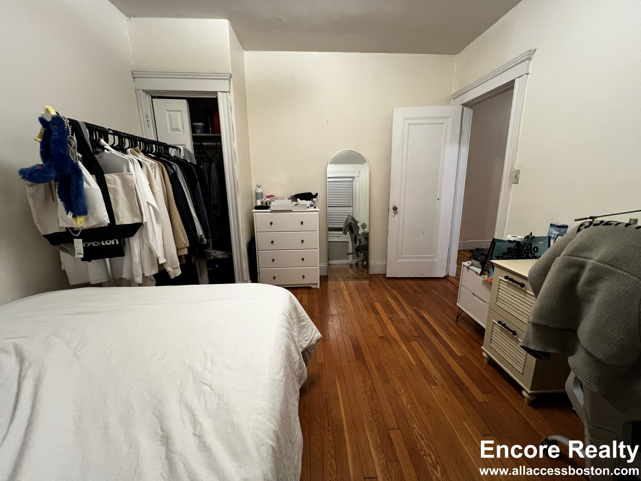 2003 Commonwealth Ave, Brighton