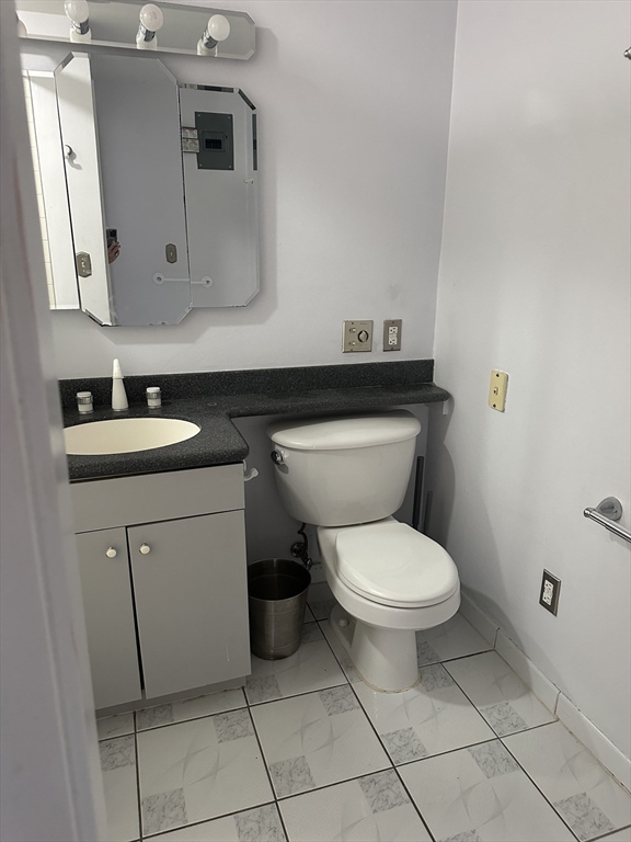 85 E India Row, Waterfront