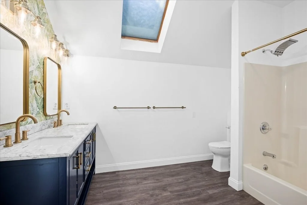 67 N Quinsigamond Ave, Shrewsbury