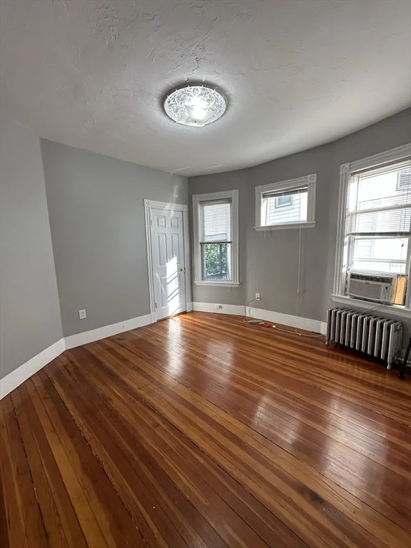 11 Sunset St, Mission Hill