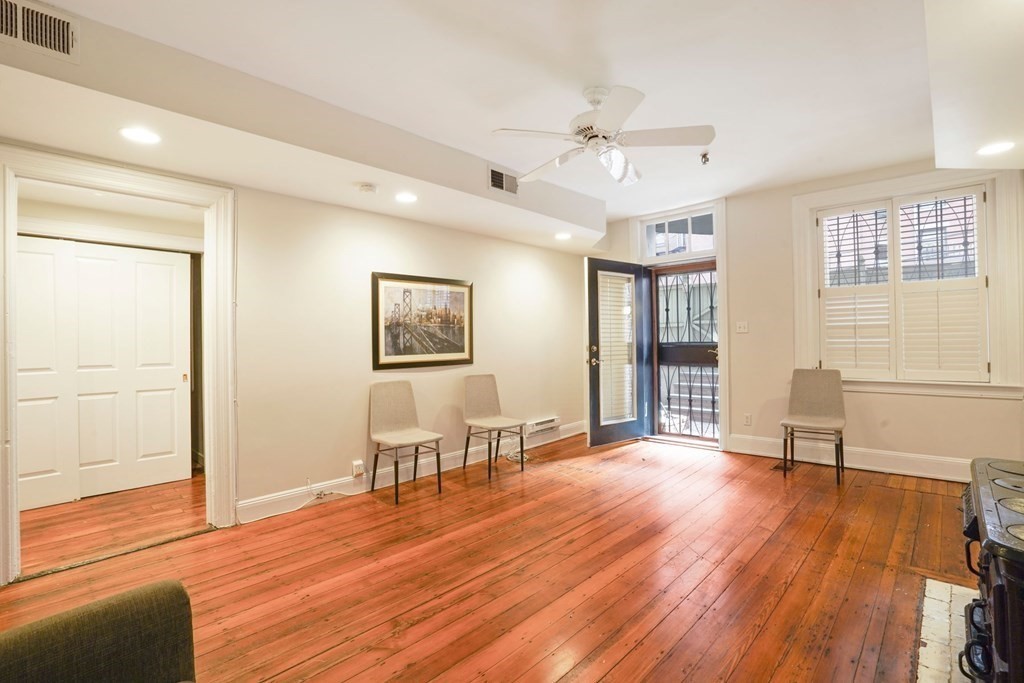 296 Marlborough St, Back Bay