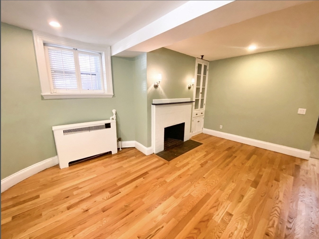 239 Commonwealth, Back Bay