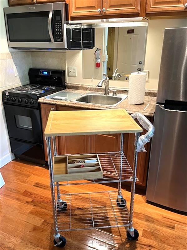 884 Massachusetts Ave, Riverside