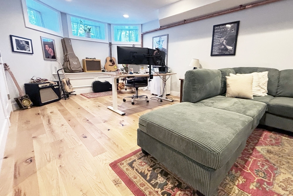 335 Maverick St, East Boston