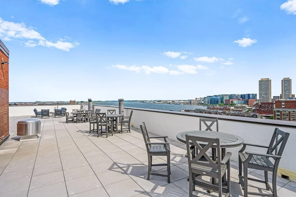 300 Commercial St, Waterfront