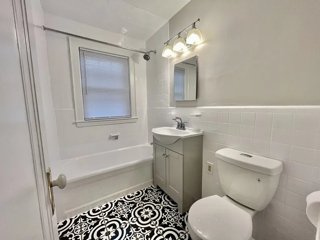 94 Glendale Rd, Quincy